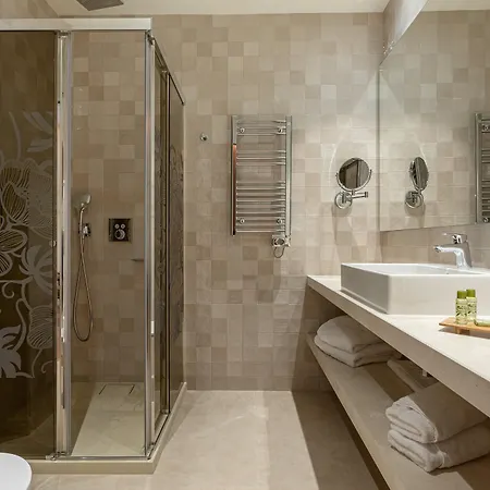 El Pilar Andalucia Hotell 4*