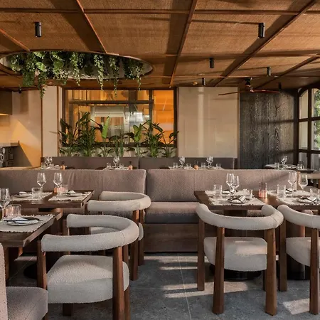 El Pilar Andalucia 호텔 4*